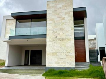 CASA EN VENTA EN SIERRAZUL SLP