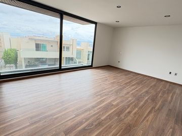 CASA EN VENTA EN SIERRAZUL SLP