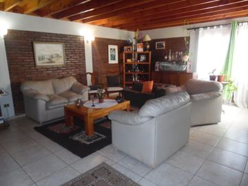 casa linda, grande en la villa san javier, peñaflor