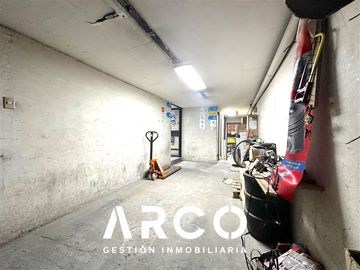319 m2 de Bodegas + Local Comercial en venta en Santiago