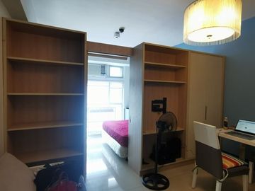 Studio with Shelf Partition For Sale in Greenbelt Excelsior