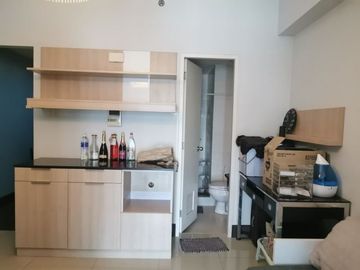 Studio with Shelf Partition For Sale in Greenbelt Excelsior