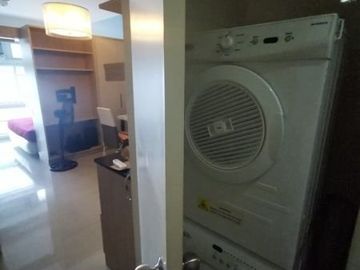 Studio with Shelf Partition For Sale in Greenbelt Excelsior