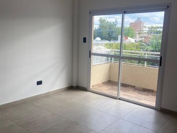 3,2 Y 1 AMBIENTE, EXCELENTE CALIDAD,PATIOS, BALCONES ATERRZADOS, A UNA CUADRA DE E CASTRO Y J B ALBERDI