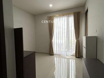 Rumah 3 Lantai Ada Taman Hadap Selatan Di Sektor 9 UT 18329
