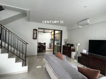 Rumah 3 Lantai Ada Taman Hadap Selatan Di Sektor 9 UT 18329