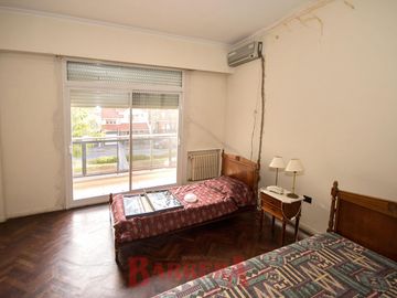 Av. De los Incas al 3800, Casa 280 m2 cubiertos sobre lote 199 m2 Refaccionada, faltan detalles