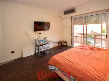 Av. De los Incas al 3800, Casa 280 m2 cubiertos sobre lote 199 m2 Refaccionada, faltan detalles