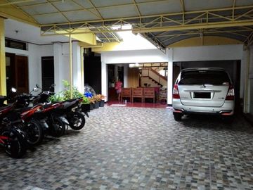 Rumah Strategis Pusat Kota Daerah Gubeng Dekat Siloam