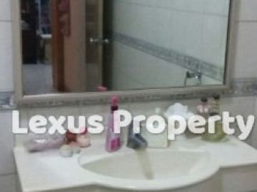 5 Bedroom House for sale