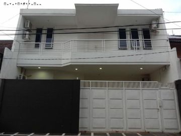 Rumah Nginden Intan, STRATEGIS, ROW 3 MOBIL