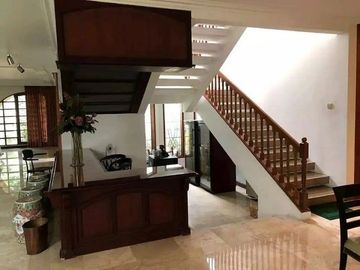 Disewakan Rumah Pondok Indah,2Lantai lokasi nyaman Big Size