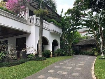 Disewakan Rumah Pondok Indah,2Lantai lokasi nyaman Big Size