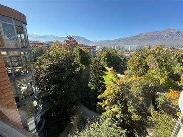 Depto de 4 d en gran parque, entorno como fuera de la ciudad