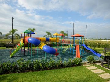 Venta de casa cerca del Riocentro Dorado y Plaza Batan, La Aurora, Guayaquil