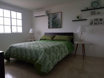 Venta de casa cerca del Riocentro Dorado y Plaza Batan, La Aurora, Guayaquil