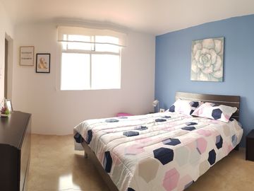 Venta de casa cerca del Riocentro Dorado y Plaza Batan, La Aurora, Guayaquil