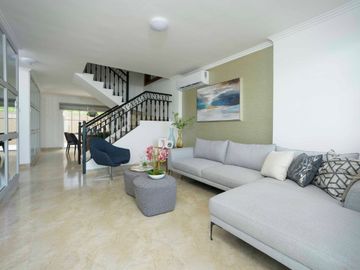 Venta de casa cerca del Riocentro Dorado y Plaza Batan, La Aurora, Guayaquil