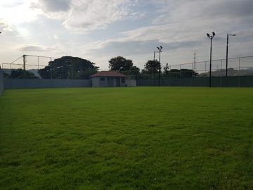Venta de casa cerca del Riocentro Dorado y Plaza Batan, La Aurora, Guayaquil