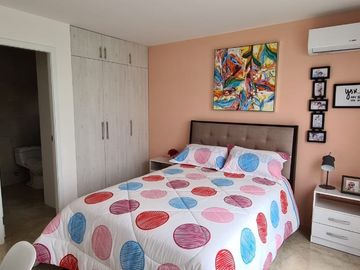 Venta de casa cerca del Riocentro Dorado y Plaza Batan, La Aurora, Guayaquil