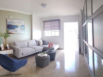 Venta de casa cerca del Riocentro Dorado y Plaza Batan, La Aurora, Guayaquil