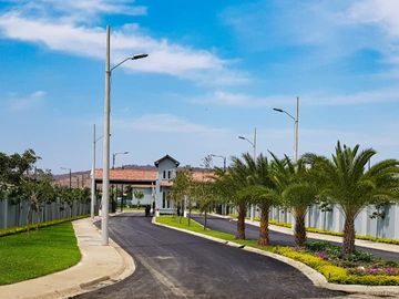 Venta de casa cerca del Riocentro Dorado y Plaza Batan, La Aurora, Guayaquil