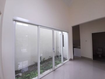 Rumah Modern Tropis Ceiling Tinggi 300 Jt-an Dekat Candi Prambanan