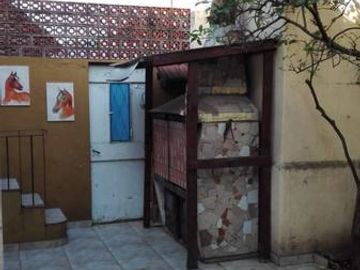 VENTA CASA DOS DORMITORIOS CON COCHERA