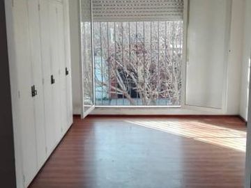 VENTA CASA DOS DORMITORIOS CON COCHERA