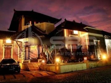 Rumah Etnik Kolam Renang Perum dkt Hartono Mall, RS JIH, AMIKOM, UPN