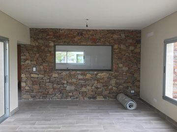 Casa a la Venta 4 ambientes Barrio El Canton Puerto con pileta