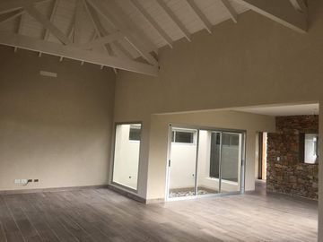 Casa a la Venta 4 ambientes Barrio El Canton Puerto con pileta