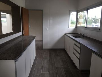 Casa a la Venta 4 ambientes Barrio El Canton Puerto con pileta