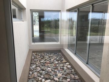 Casa a la Venta 4 ambientes Barrio El Canton Puerto con pileta