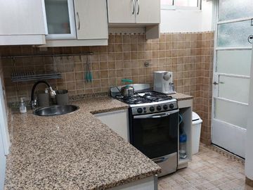 DEPARTAMENTO TRES AMBIENTES CON COCHERA (VENTA)