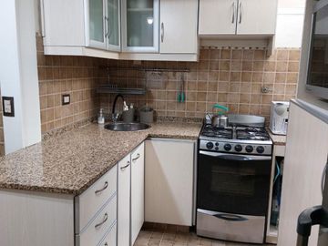 DEPARTAMENTO TRES AMBIENTES CON COCHERA (VENTA)