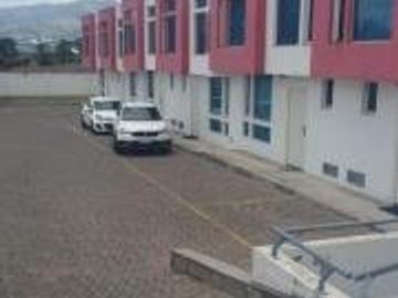 VENTA DE CASAS AYORA CAYAMBE 2 PISOS 3 DORMITORIOS