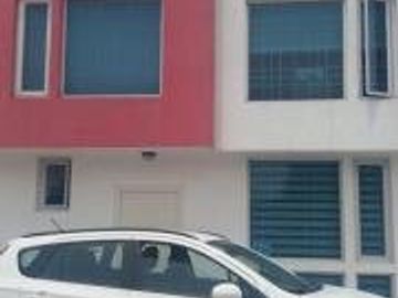 VENTA DE CASAS AYORA CAYAMBE 2 PISOS 3 DORMITORIOS