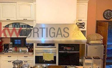 Elegant House for Sale in AFPOVAI Village, Taguig City