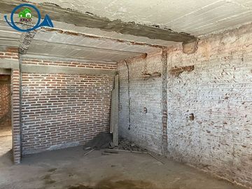 CASA PARA REMODELAR EN VENTA EN  LAS QUINTAS