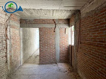 CASA PARA REMODELAR EN VENTA EN  LAS QUINTAS