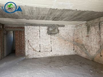 CASA PARA REMODELAR EN VENTA EN  LAS QUINTAS