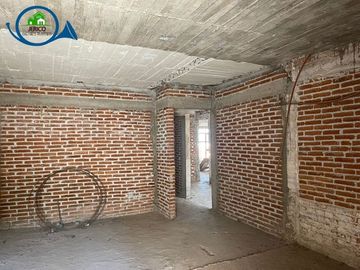 CASA PARA REMODELAR EN VENTA EN  LAS QUINTAS