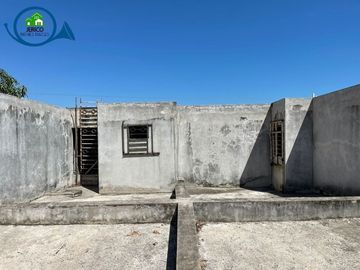 CASA PARA REMODELAR EN VENTA EN  LAS QUINTAS