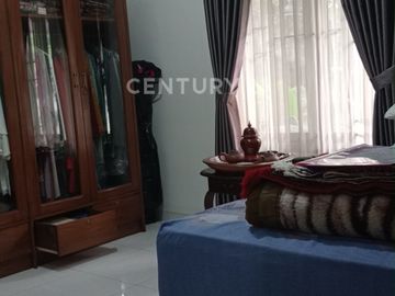 Rumah Posisi Hoek 2 Lantai Di Bambu Apus Jakarta Timur S8861