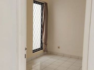 Disewakan Rumah Kencana Loka Blok K Siap Huni Lokasi Dekat Sekolah Ternama - Granada & Stasiun Rawa Buntu