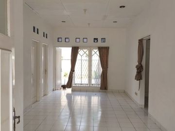 Disewakan Rumah Kencana Loka Blok K Siap Huni Lokasi Dekat Sekolah Ternama - Granada & Stasiun Rawa Buntu