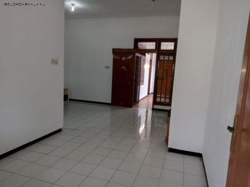 Rumah Rungkut Mapan Hadap barat, Strategis