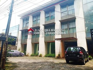 Gedung 3 lantai lokasi strategis Supratman dekat PUSDAI