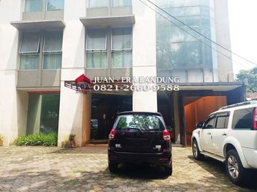 Gedung 3 lantai lokasi strategis Supratman dekat PUSDAI